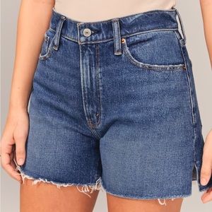 Abercrombie & Fitch 4” mom short high rise. Curve love. Size 32